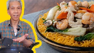 🤤 Dads CRISPY Hong Kong Style Noodles 港式煎麵 [upl. by Namyl]